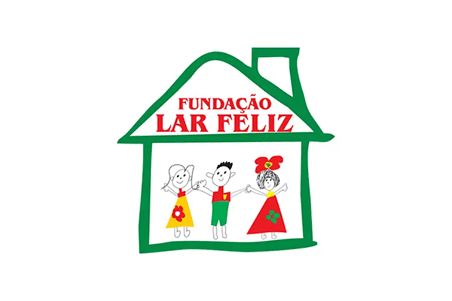 Logo da Fundação Lar Feliz com ilustração de três crianças de mãos dadas dentro de uma casa de contorno verde e nome em letras vermelhas acima.