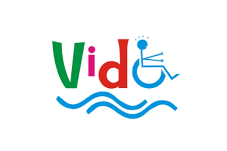 Logo do Vida com letras coloridas e figura de pessoa em cadeira de rodas substituindo o 'a', sobre ondas azuis em fundo branco.